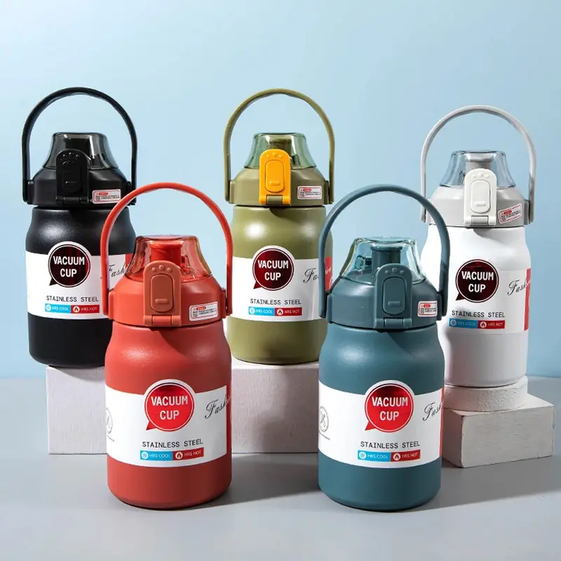 (Net) 900ML Large Insulated Water Bottle with StrawRed